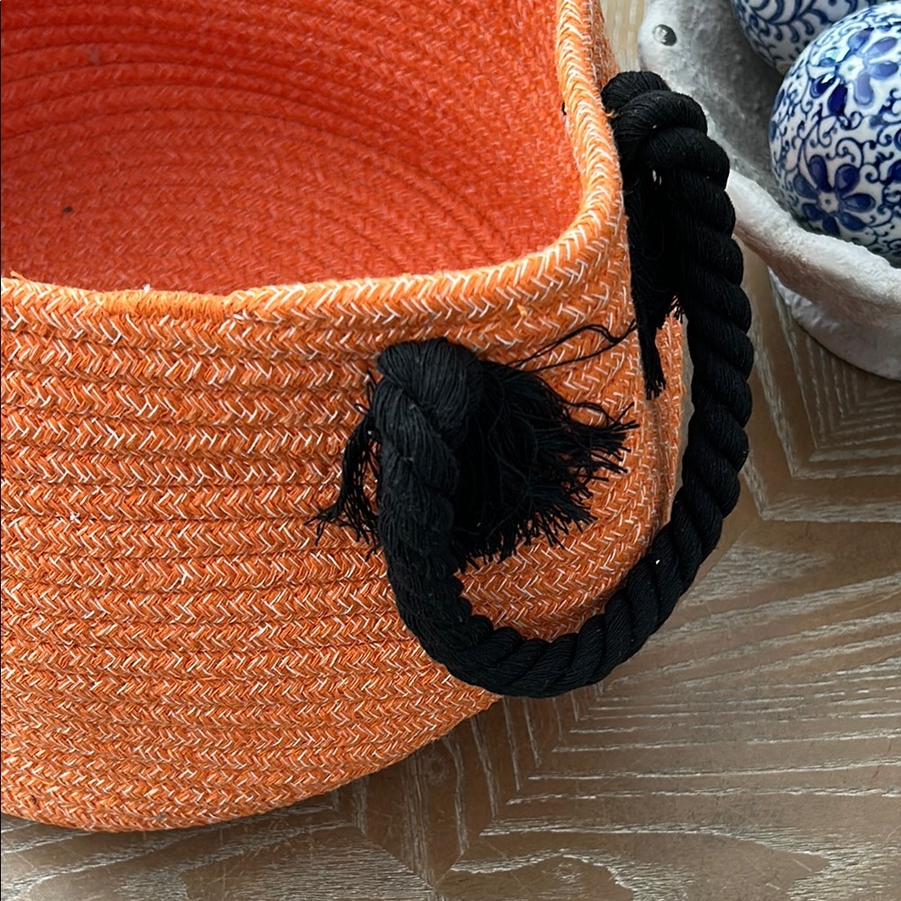 NEW! Classic Halloween Woven Pumpkin Jack-O-Lantern Basket with handles - Picture 7 of 9